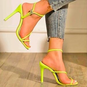 1128- Mique High Heels Sandals Size 6.5 NWT